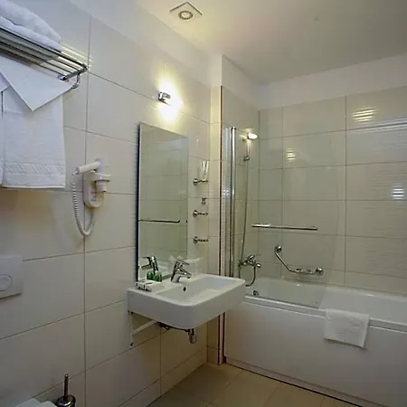 Mari Hotell 4*