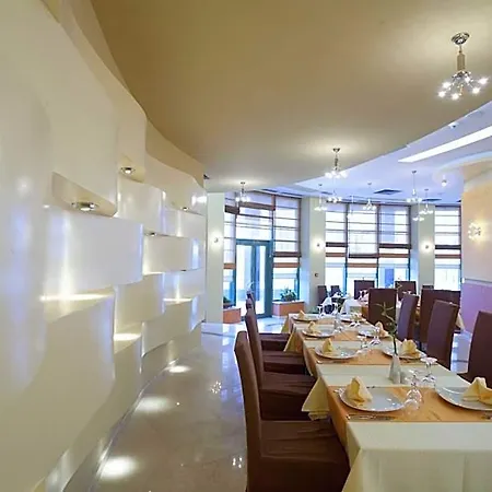 Mari Hotell 4*