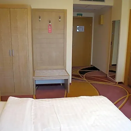 Hotell Mari 4*